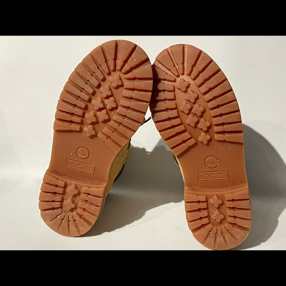 Timberland boots size 2Y - Picture 2 of 2
